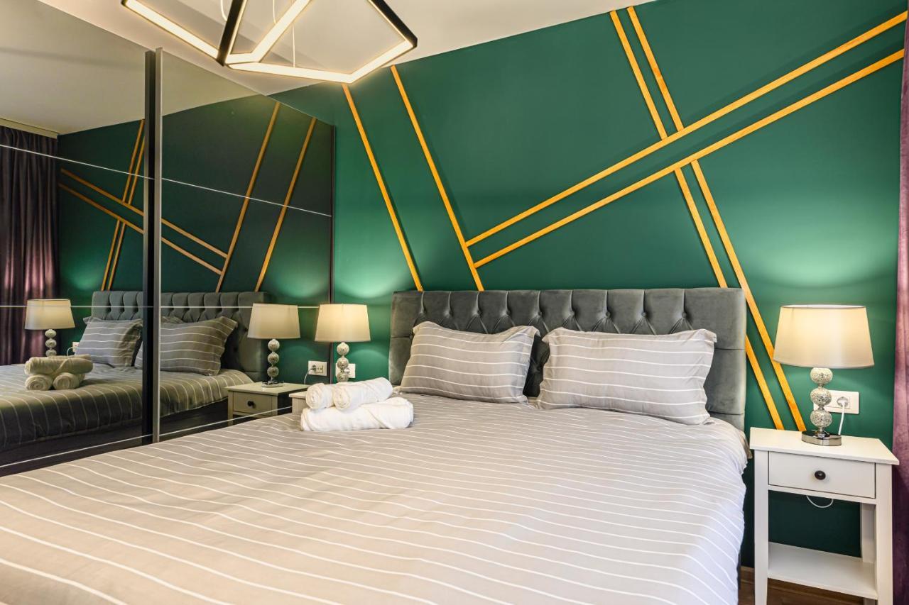 Green Wood Apartment Brasov Bagian luar foto