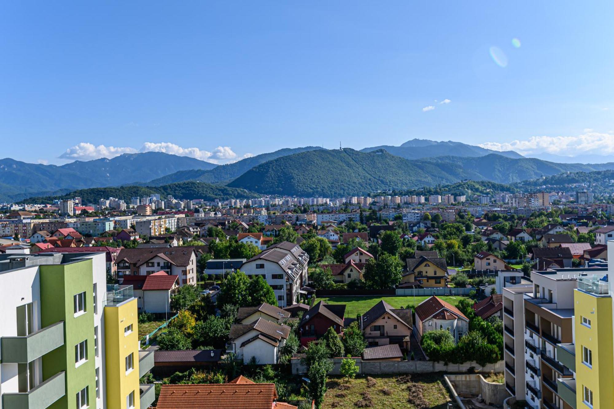 Green Wood Apartment Brasov Bagian luar foto